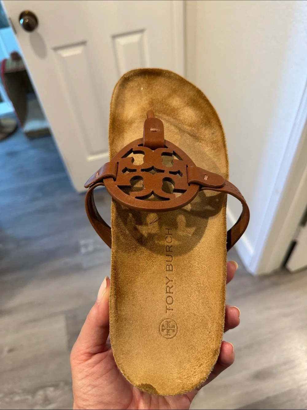 Tory Burch Miller Cloud Brown Leather Logo Thong Sandals 9